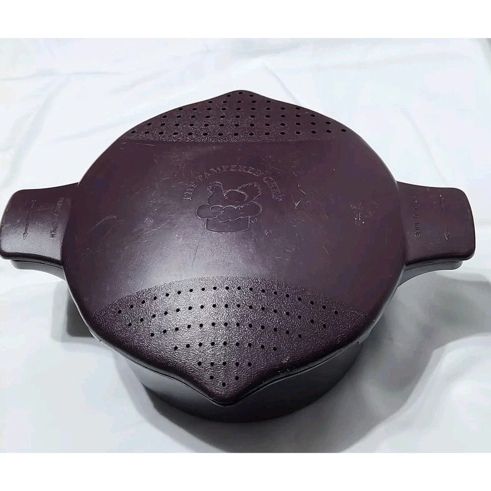 Pampered Chef Micro Cooker 8 Cup Microwave Cooker Steamer With Strainer Maroon